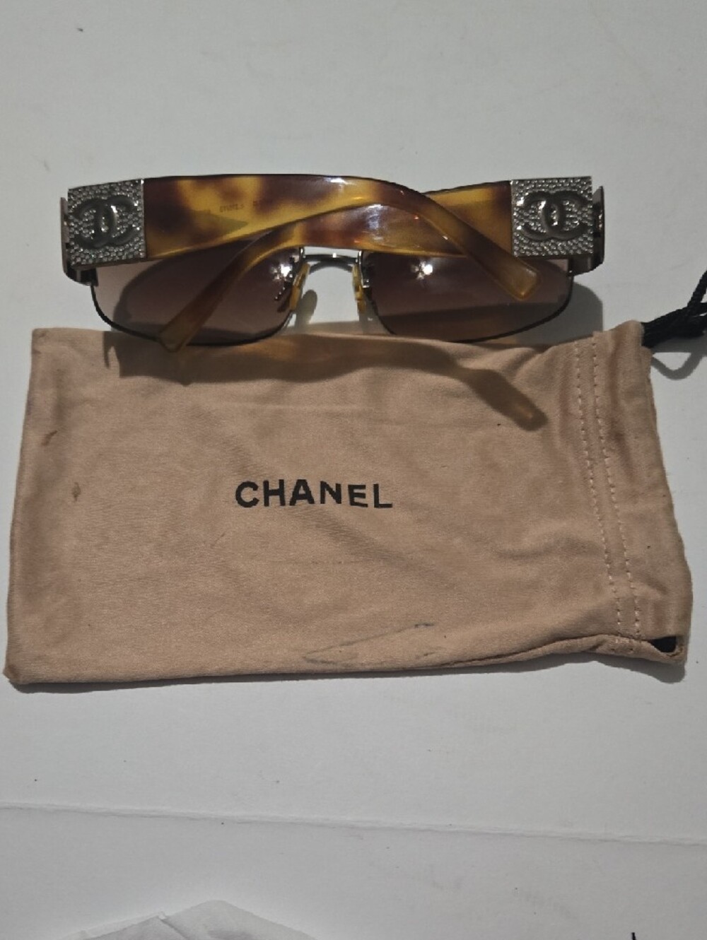CHANEL Tortoiseshell Resin Barrette with Silver CC Accents - Picture 10 of 16